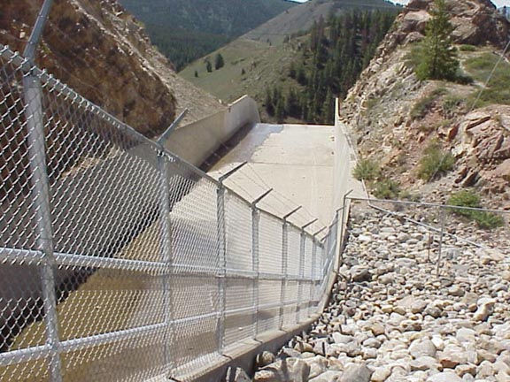 The spillway where Roberto and Chuck are killed.